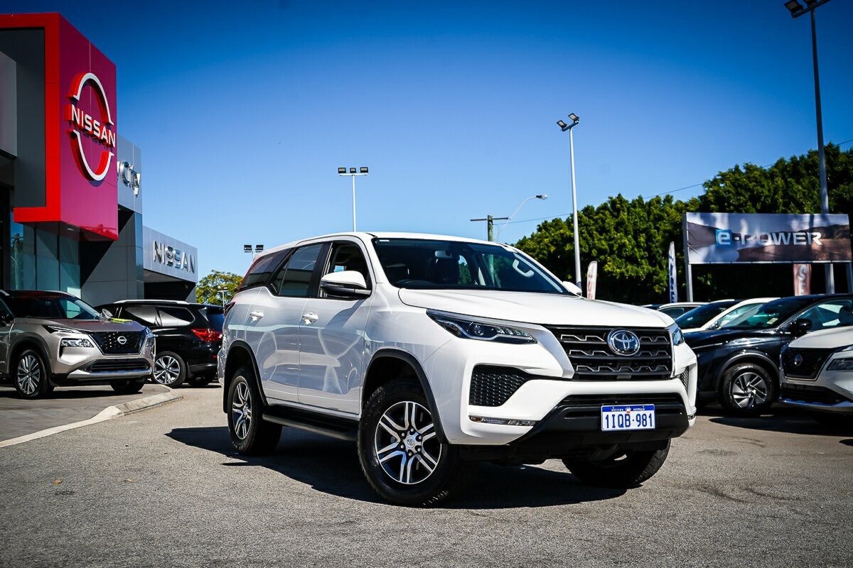 Toyota Fortuner image 2