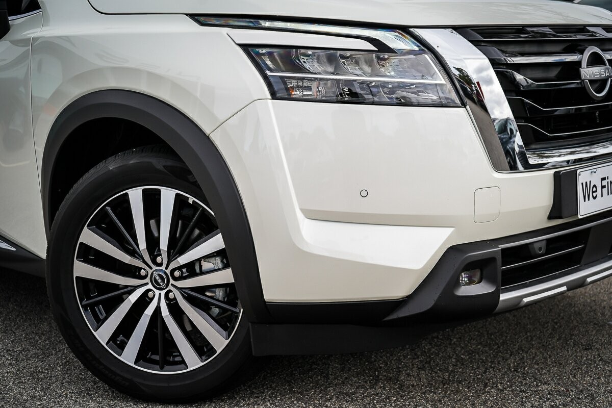 Nissan Pathfinder image 3