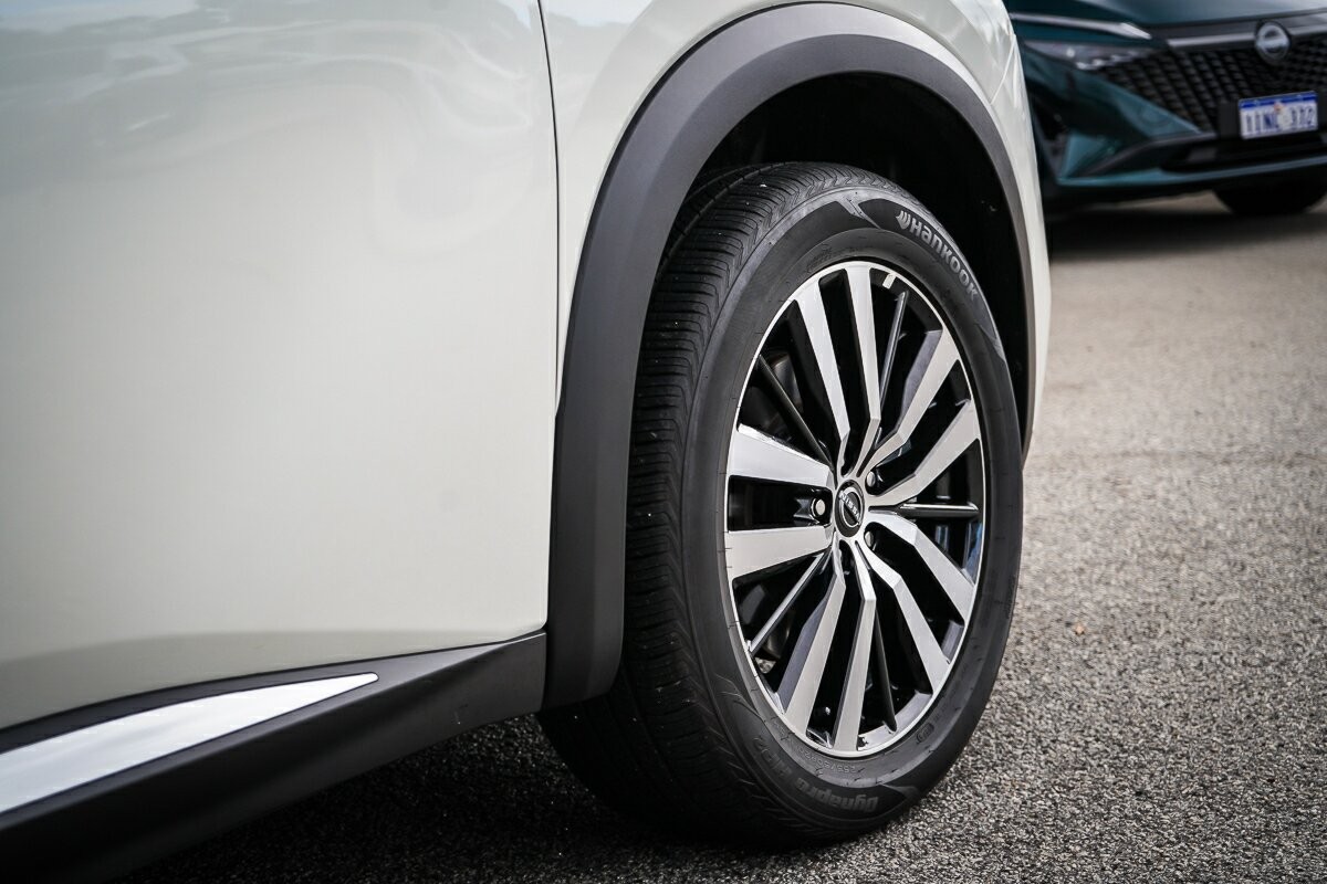 Nissan Pathfinder image 4