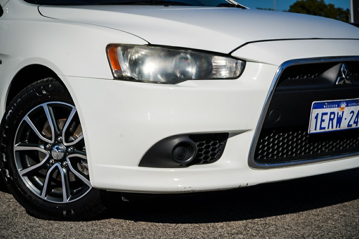 Mitsubishi Lancer image 3