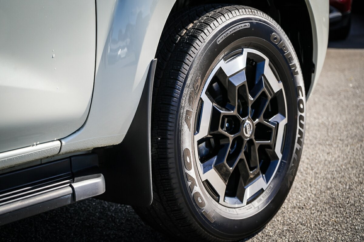 Nissan Navara image 4