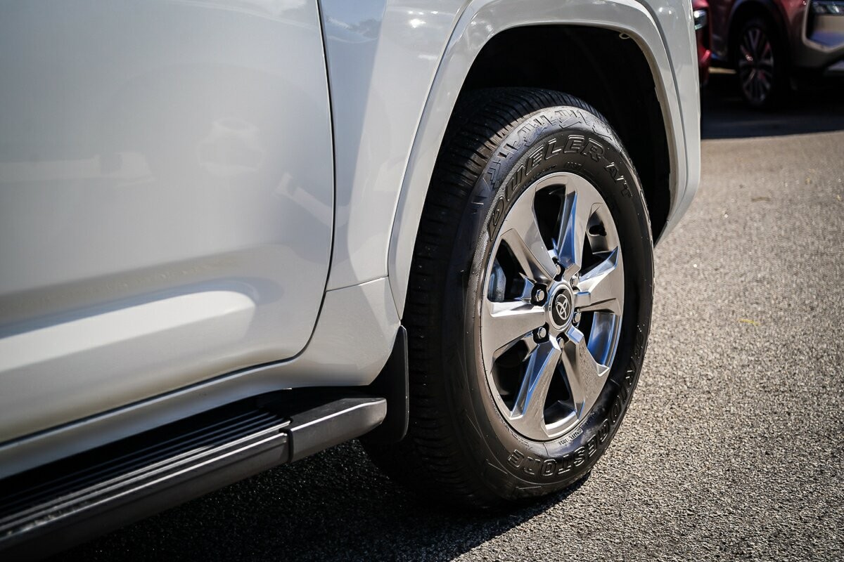 Toyota Landcruiser image 4