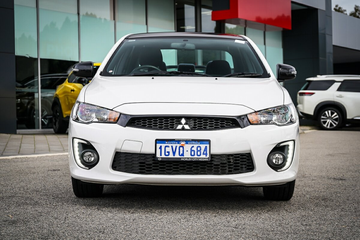 Mitsubishi Lancer image 2