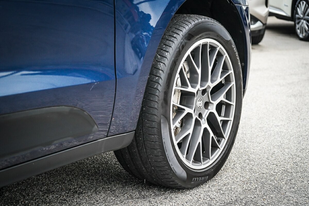 Porsche Macan image 4