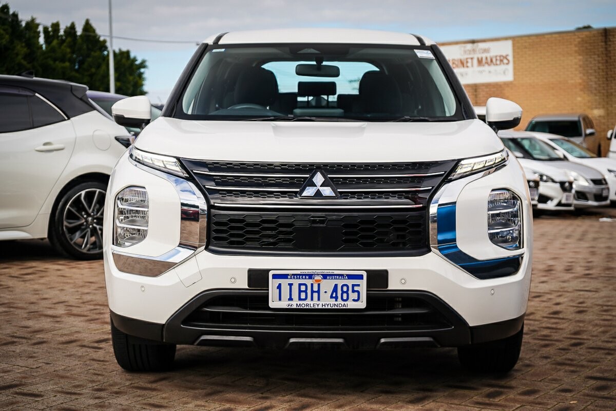 Mitsubishi Outlander image 3