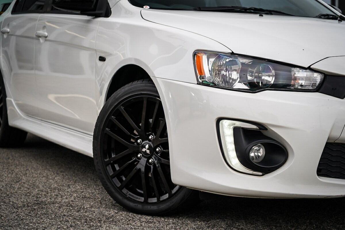 Mitsubishi Lancer image 2