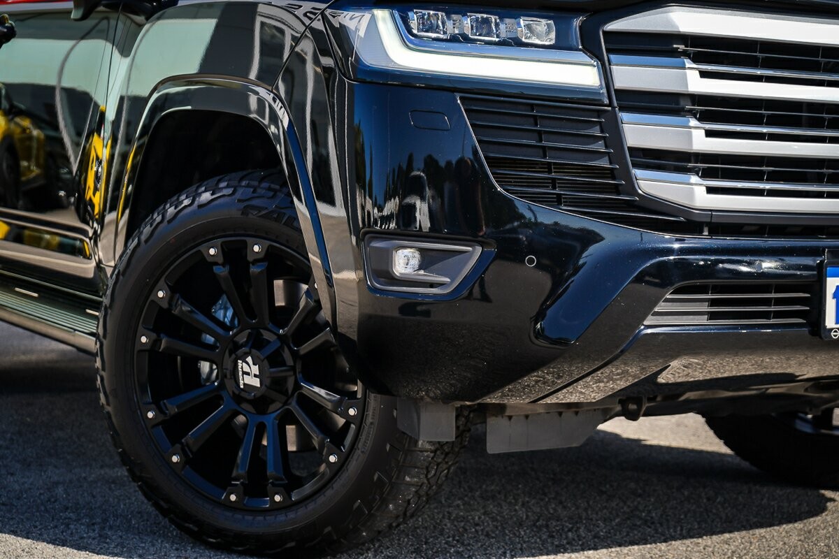 Toyota Landcruiser image 2