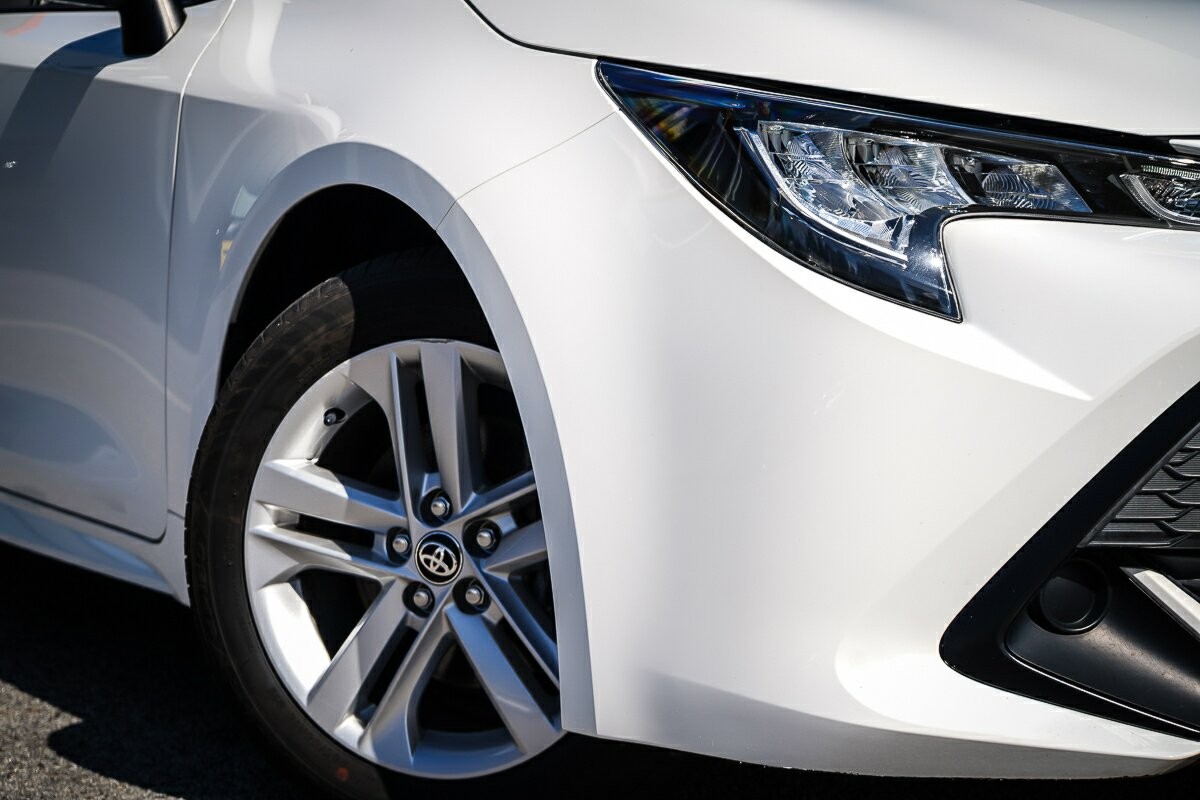 Toyota Corolla image 2