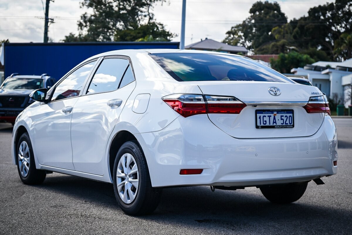 Toyota Corolla image 2