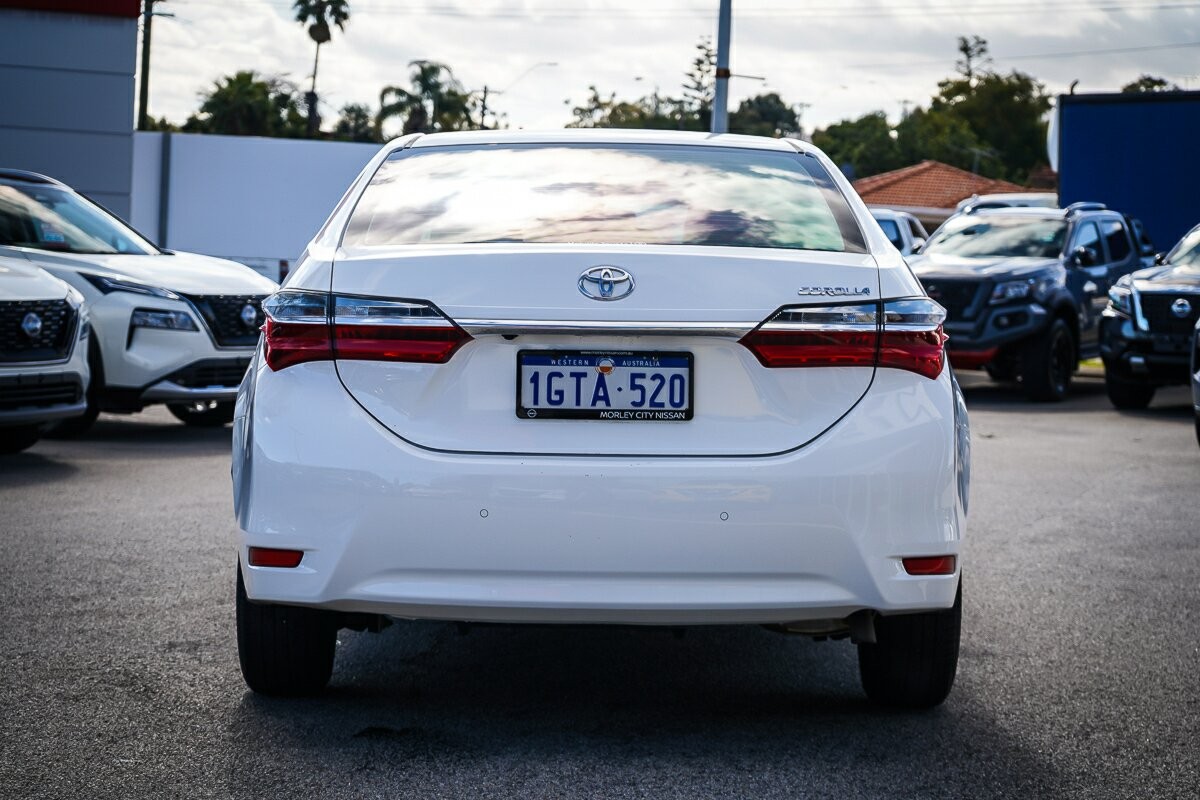 Toyota Corolla image 3