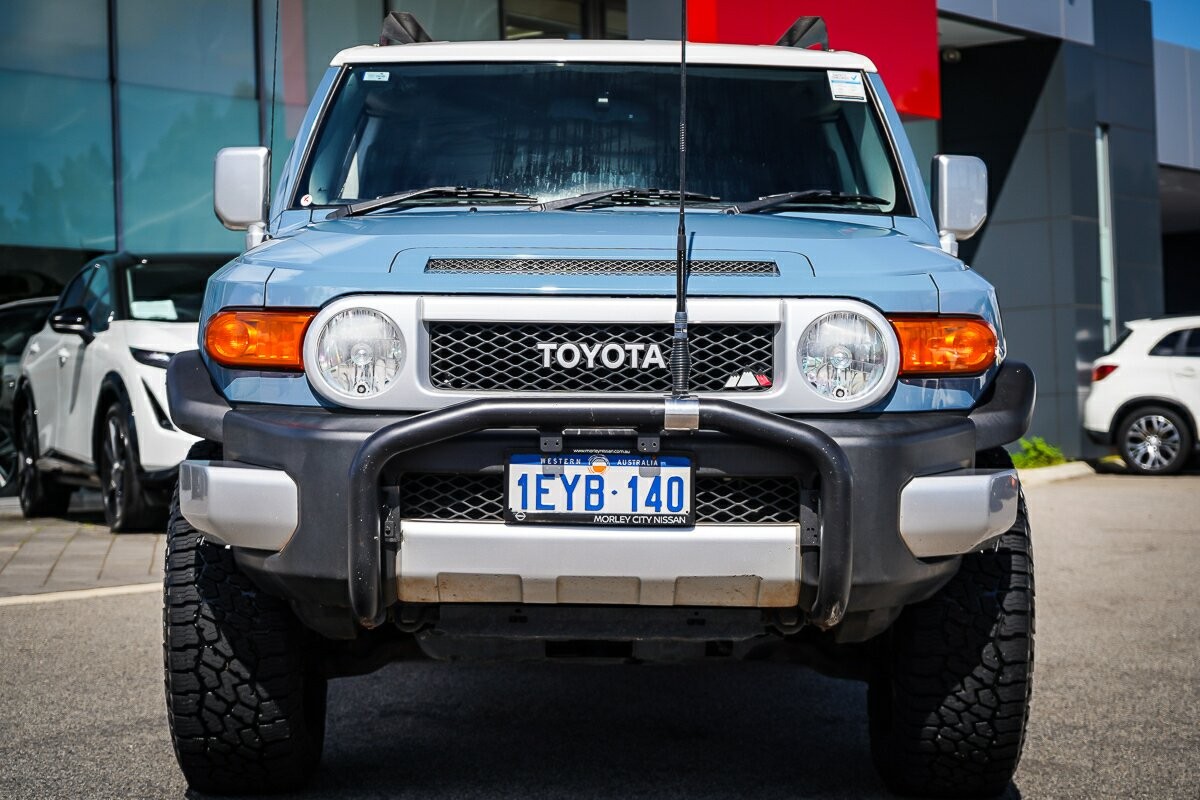 Toyota Fj Cruiser image 3