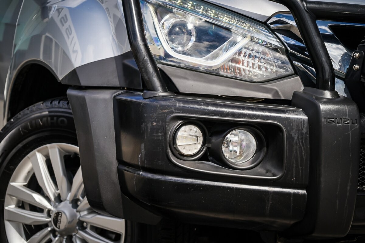 Isuzu Mu-x image 2