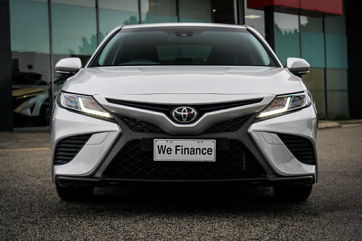 Toyota Camry image 4