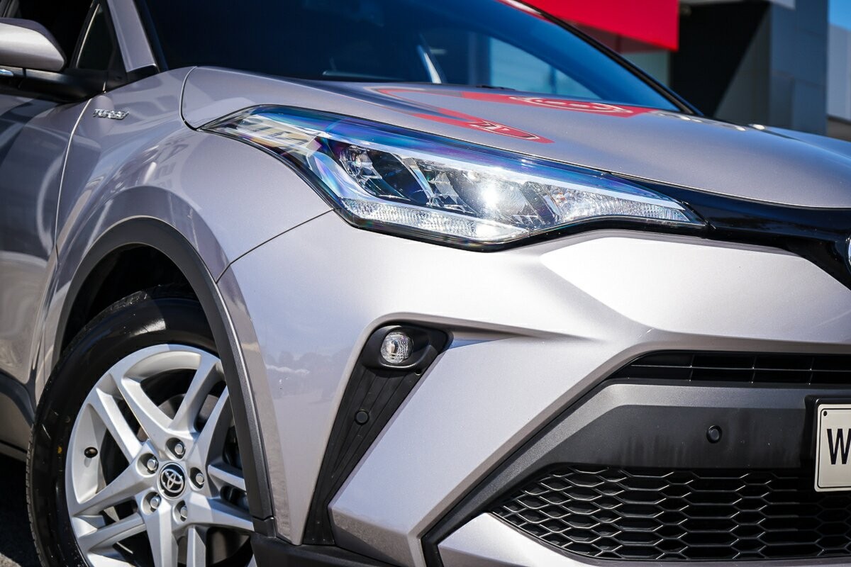 Toyota C-hr image 2