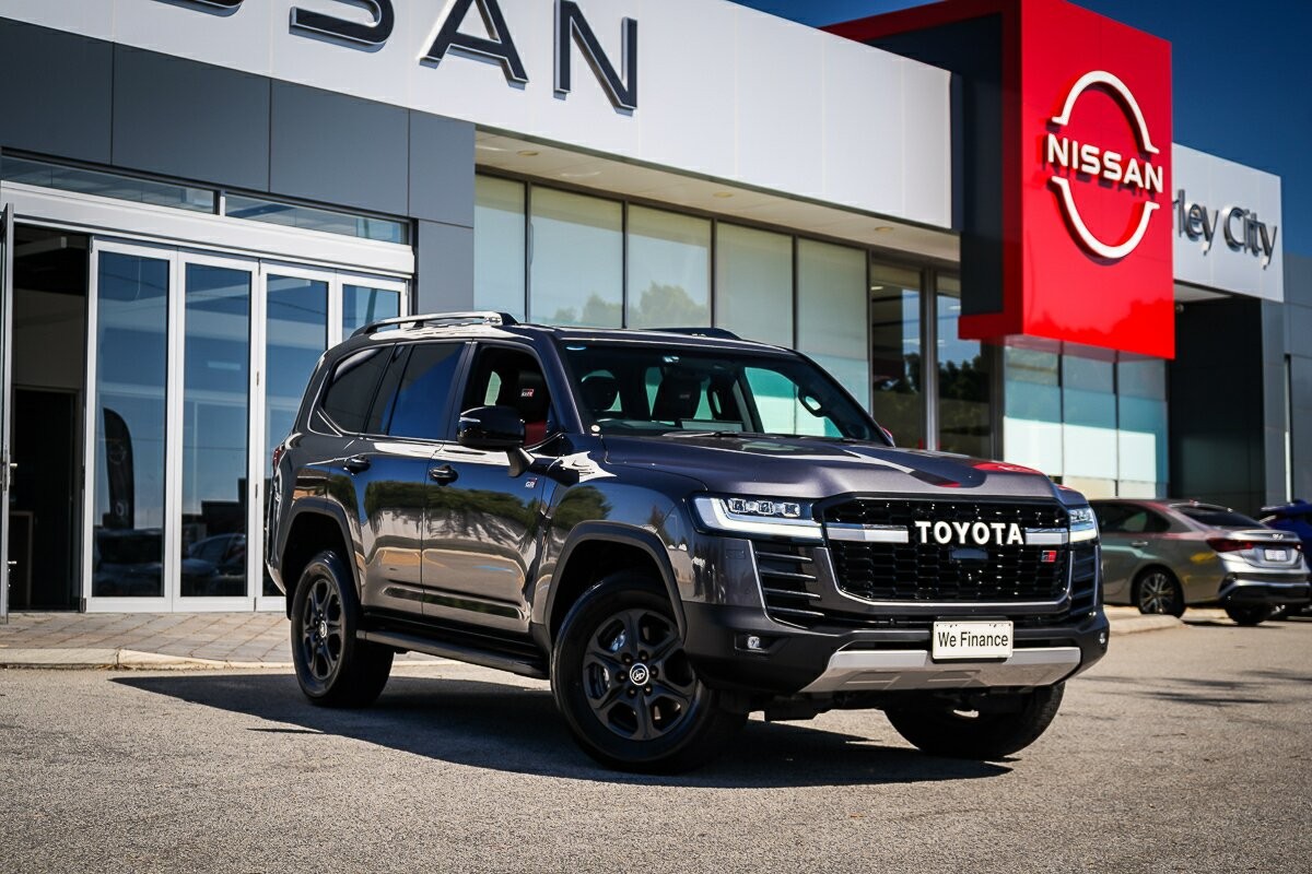 Toyota Landcruiser image 2