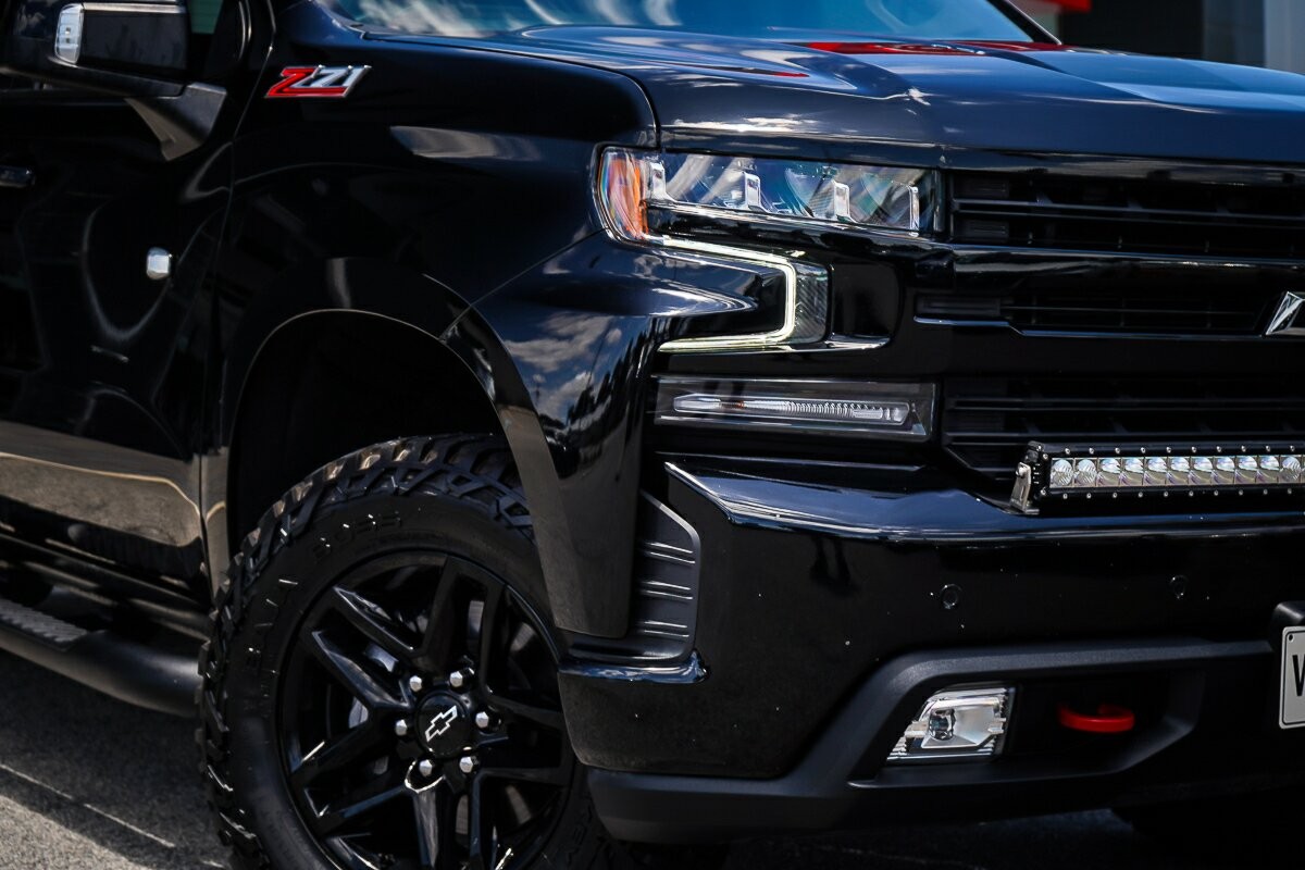 Chevrolet Silverado image 2