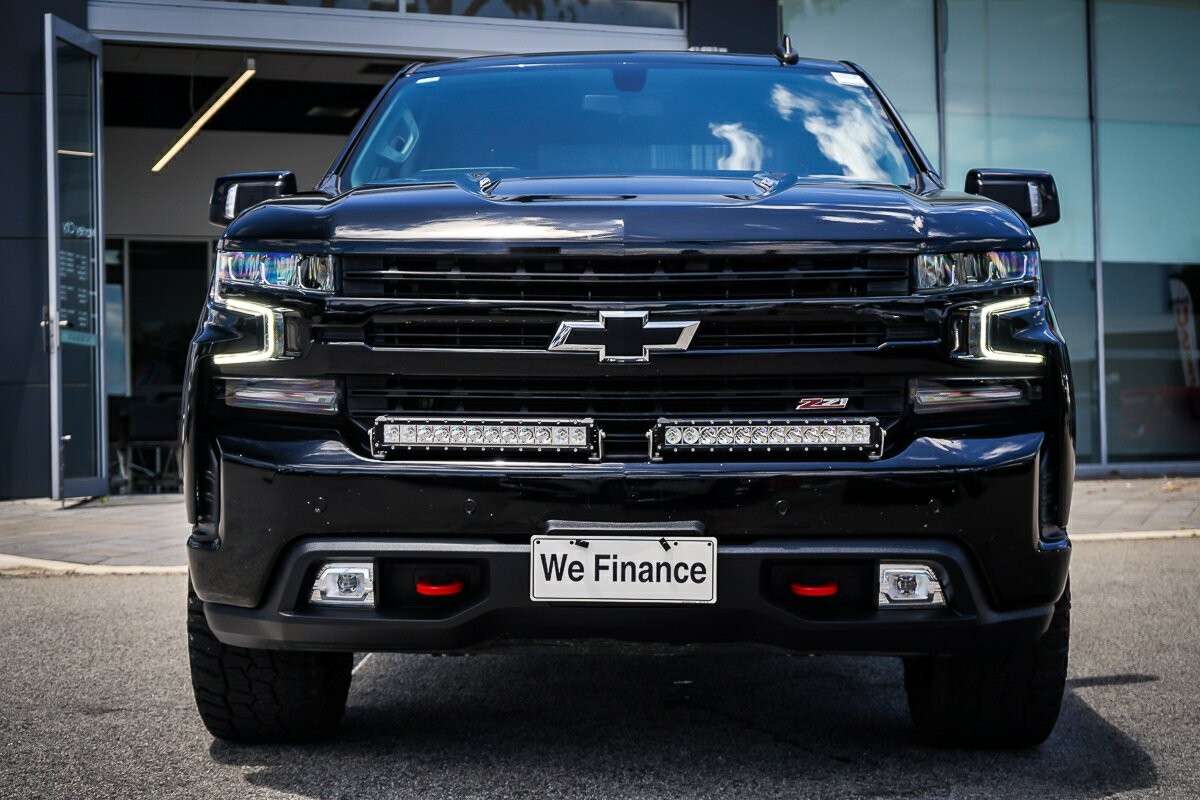 Chevrolet Silverado image 3