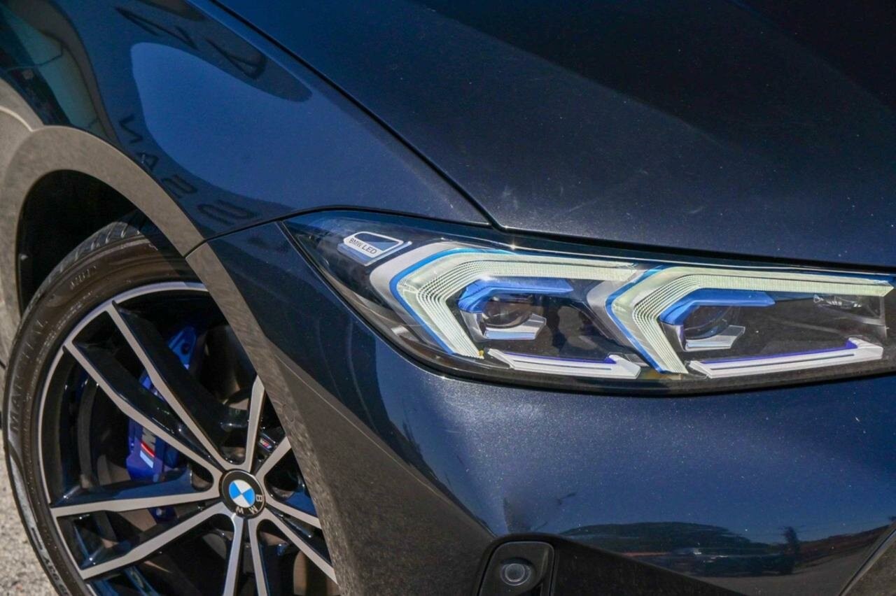 BMW 3 Series image 2