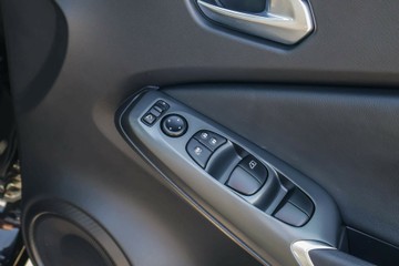 https://vehicle-cdn.autoleague.cloud/16973_41012424_22.jpg