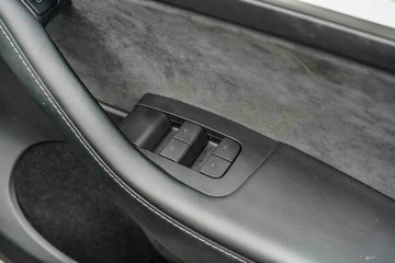 https://vehicle-cdn.autoleague.cloud/16973_41012428_15.jpg