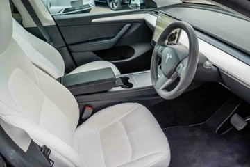 https://vehicle-cdn.autoleague.cloud/16973_41012428_17.jpg
