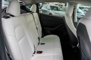 https://vehicle-cdn.autoleague.cloud/16973_41012428_19.jpg