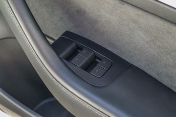 https://vehicle-cdn.autoleague.cloud/16973_41012523_15.jpg