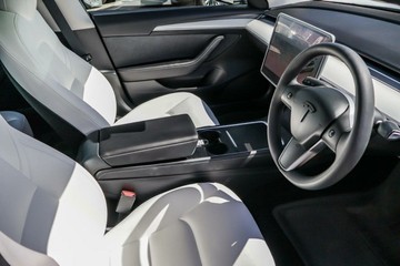 https://vehicle-cdn.autoleague.cloud/16973_41012523_17.jpg