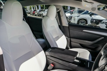https://vehicle-cdn.autoleague.cloud/16973_41012523_18.jpg