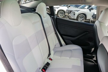 https://vehicle-cdn.autoleague.cloud/16973_41012523_19.jpg