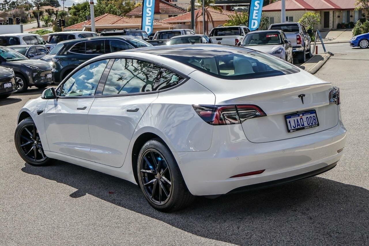 Tesla Model 3 image 2