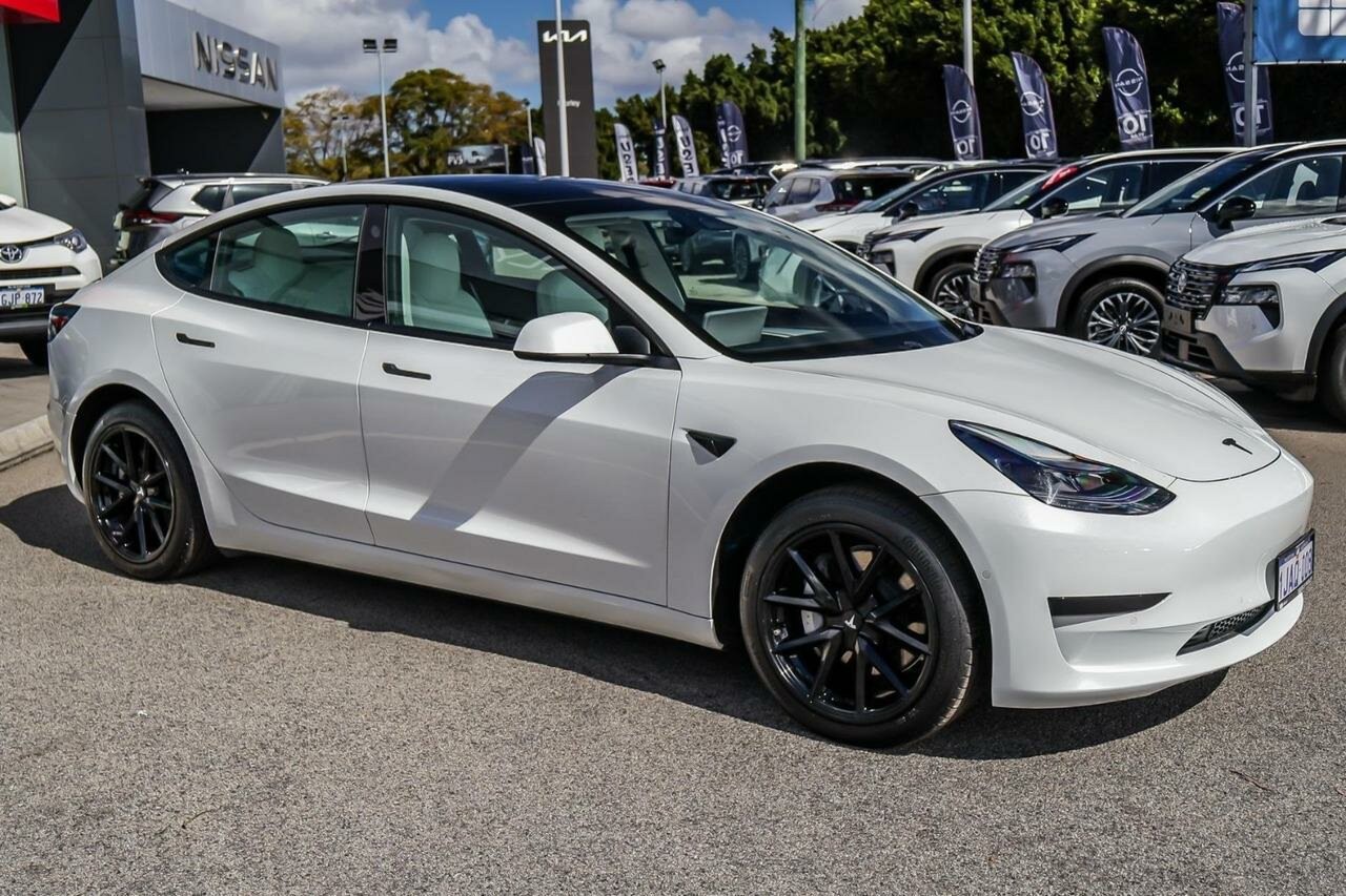 Tesla Model 3 image 3
