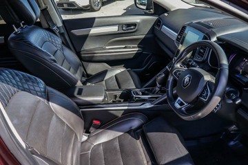 https://vehicle-cdn.autoleague.cloud/16973_41012551_18.jpg
