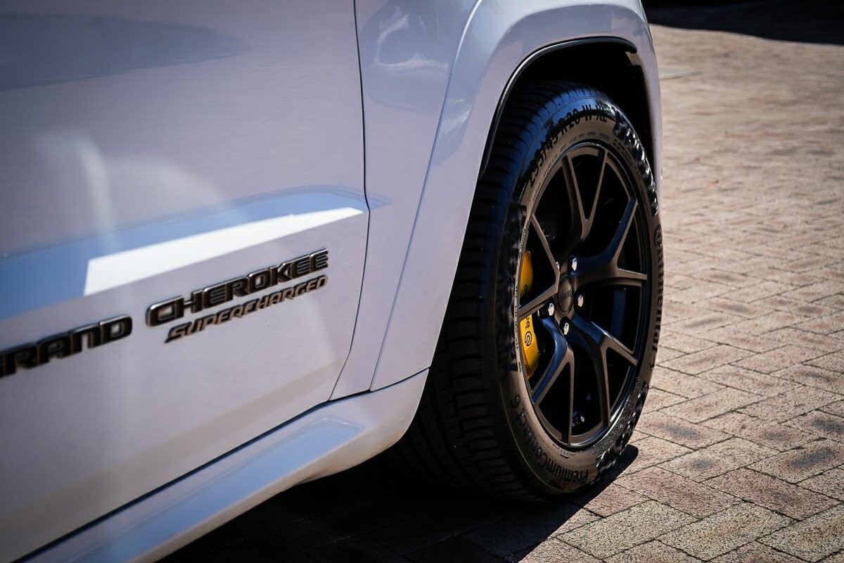 Jeep Grand Cherokee image 3