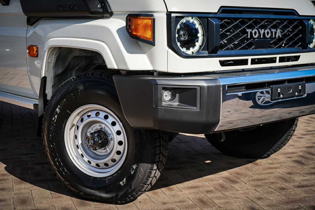 Toyota Landcruiser image 2
