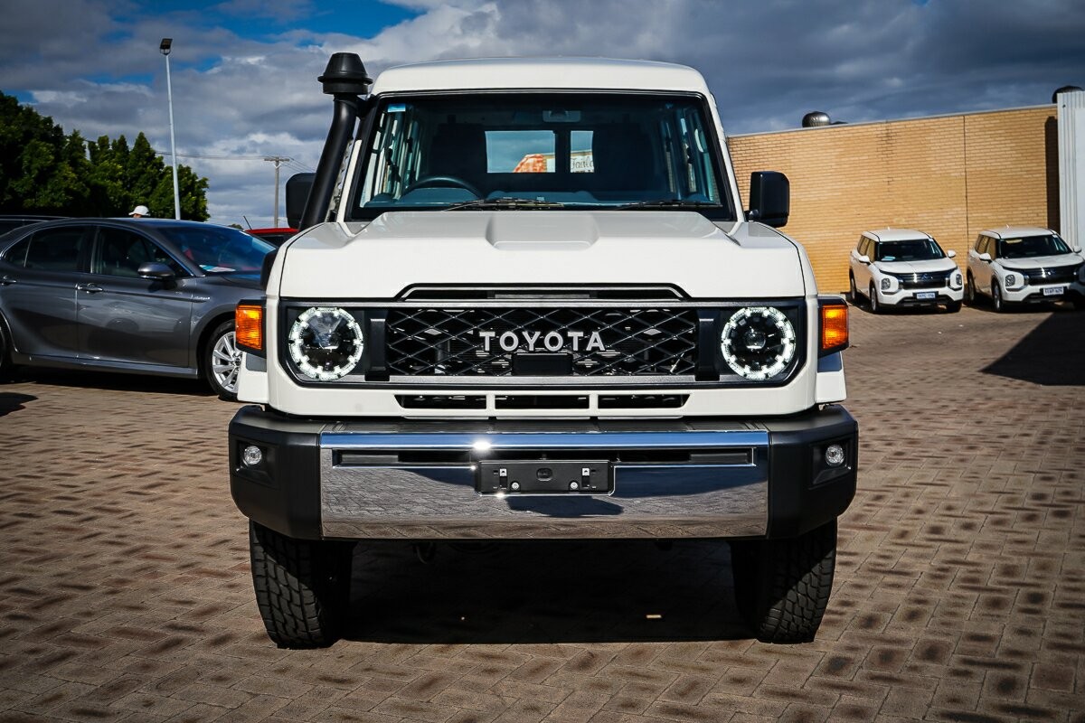 Toyota Landcruiser image 4