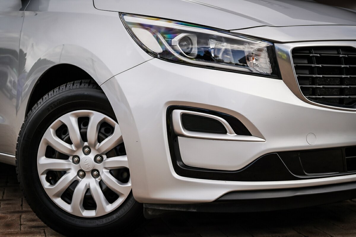Kia Carnival image 2