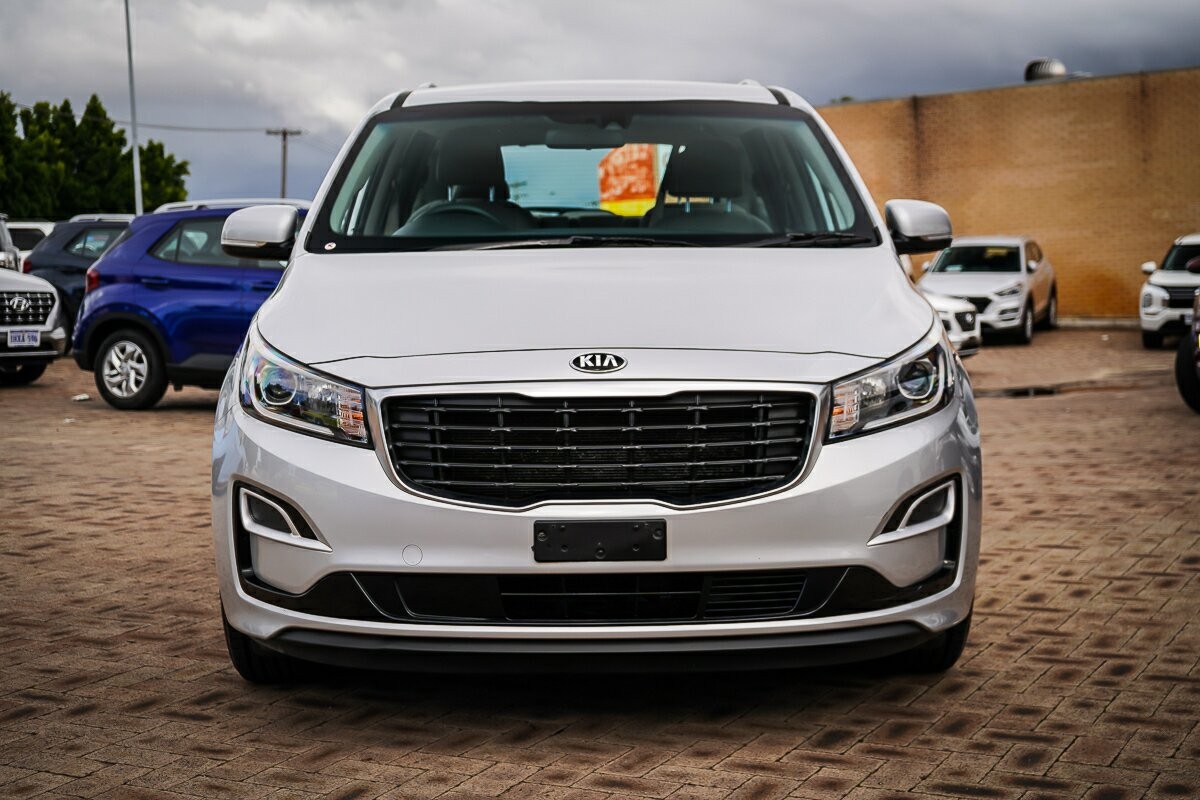 Kia Carnival image 4