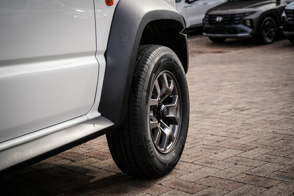 Suzuki Jimny image 2