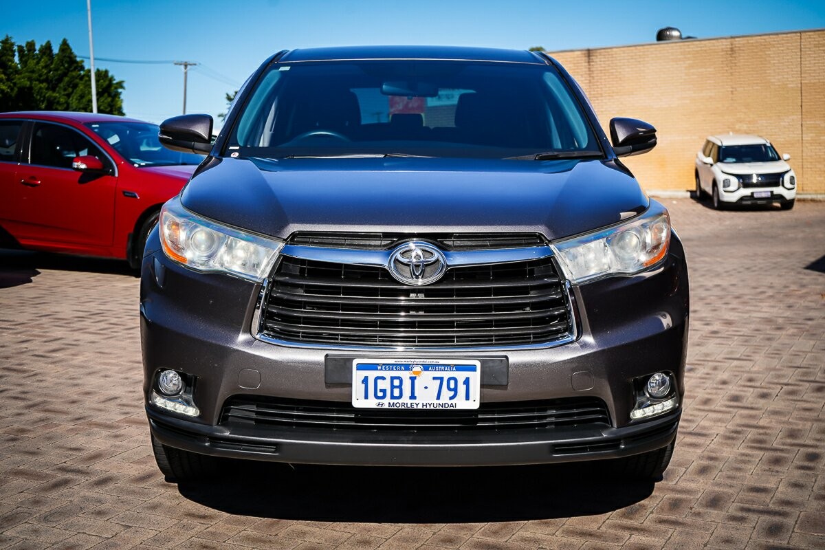 Toyota Kluger image 4