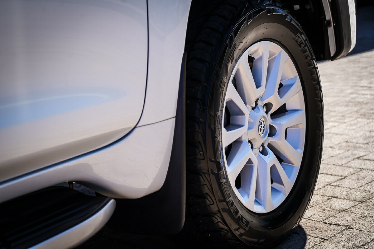 Toyota Landcruiser Prado image 3