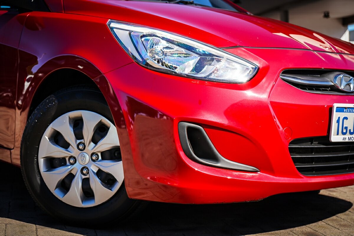 Hyundai Accent image 2
