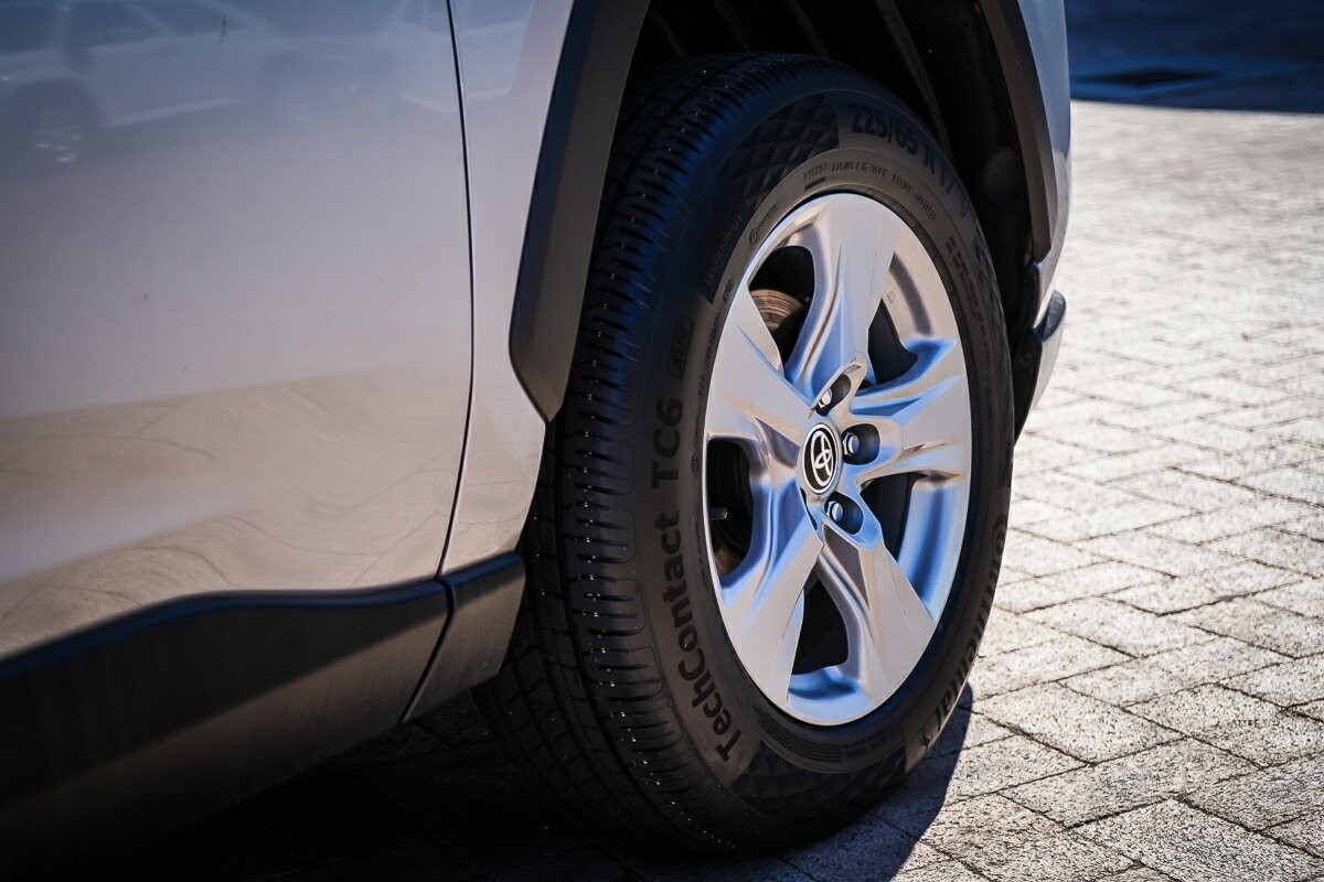 Toyota Rav4 image 3