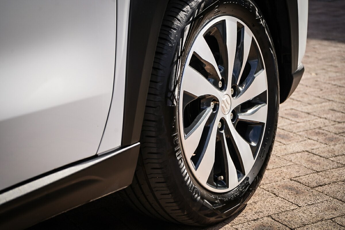 Suzuki S-cross image 2