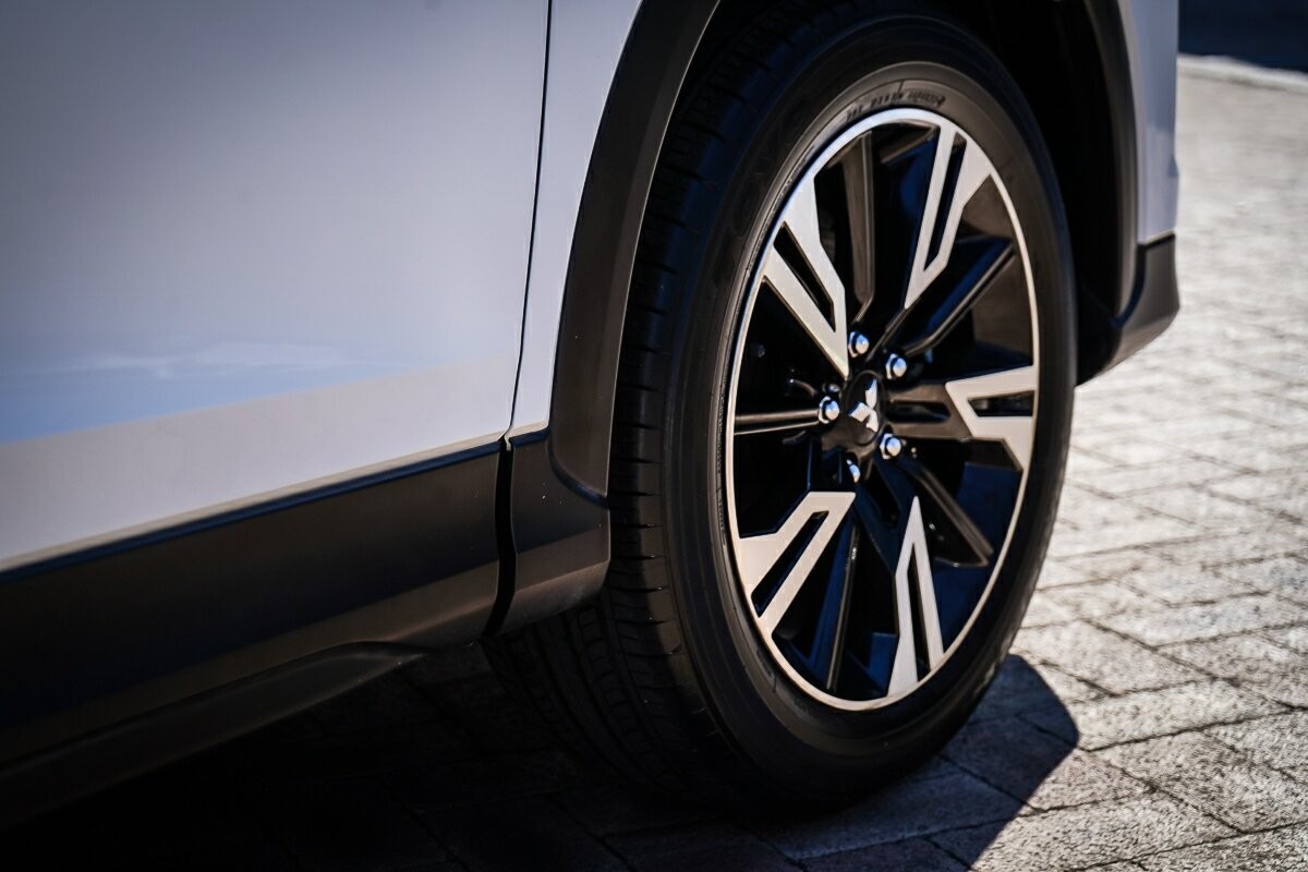 Mitsubishi Eclipse Cross image 3