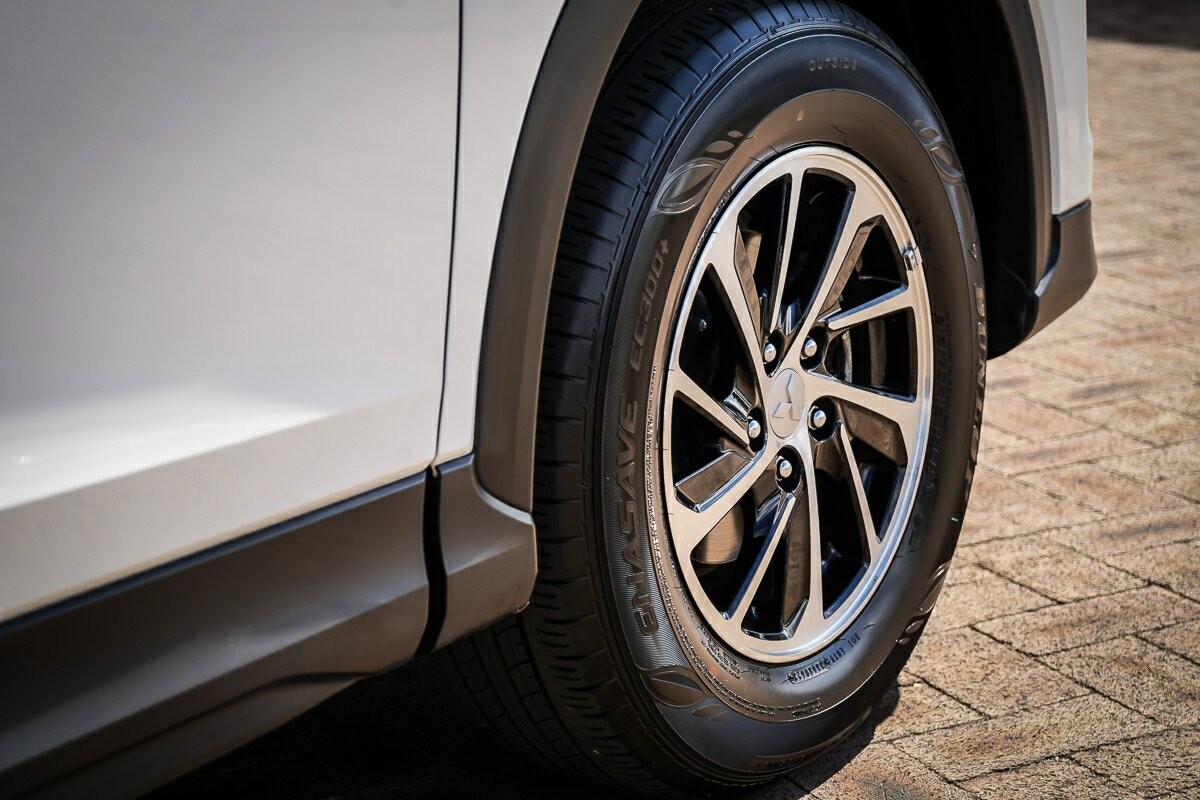 Mitsubishi Eclipse Cross image 3