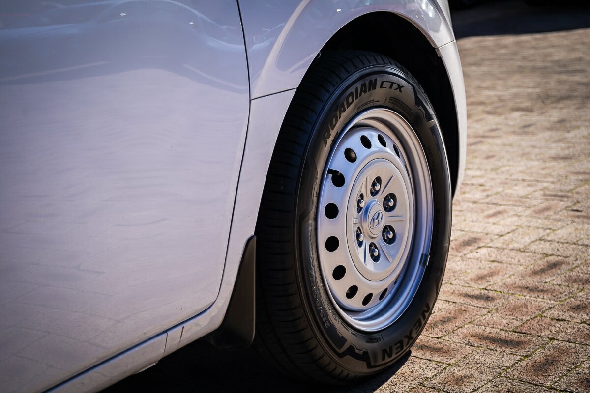 Hyundai Staria Load image 3