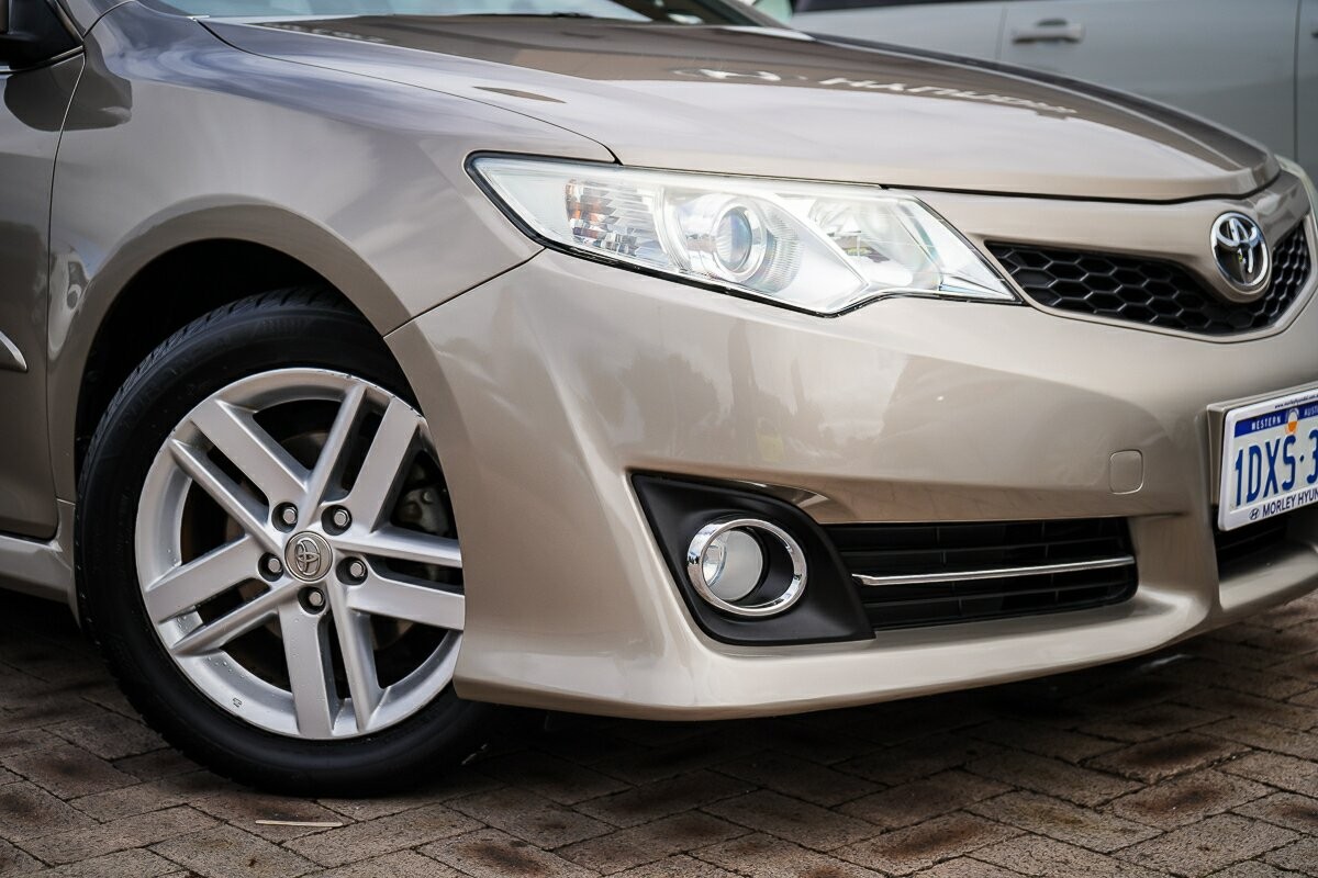 Toyota Camry image 2