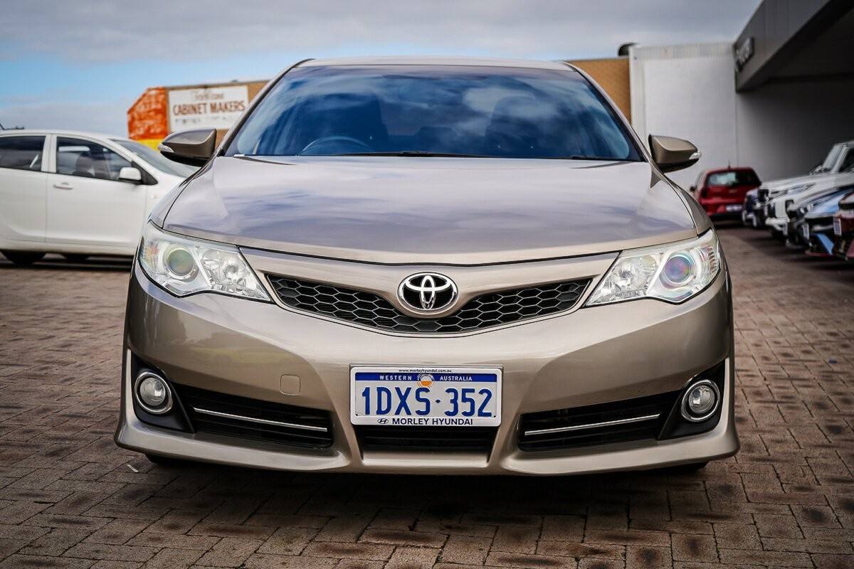 Toyota Camry image 4