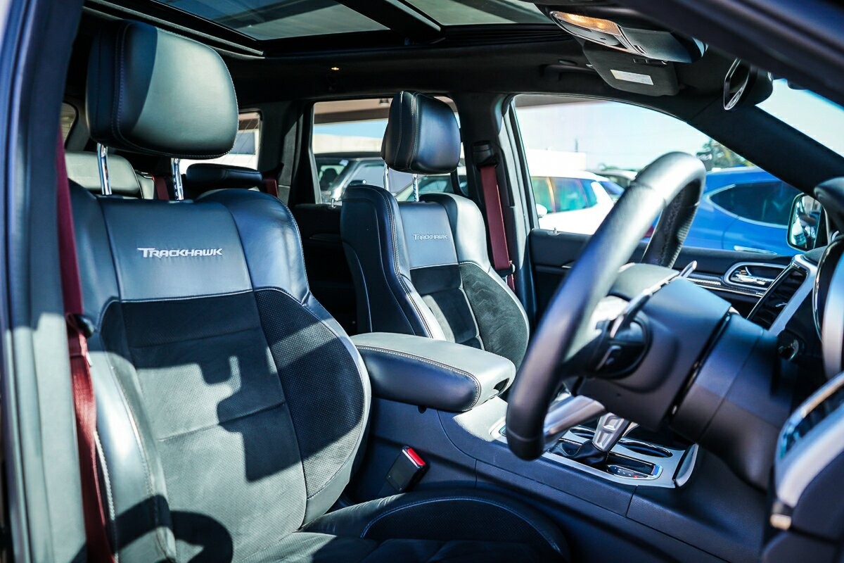 Jeep Grand Cherokee image 2